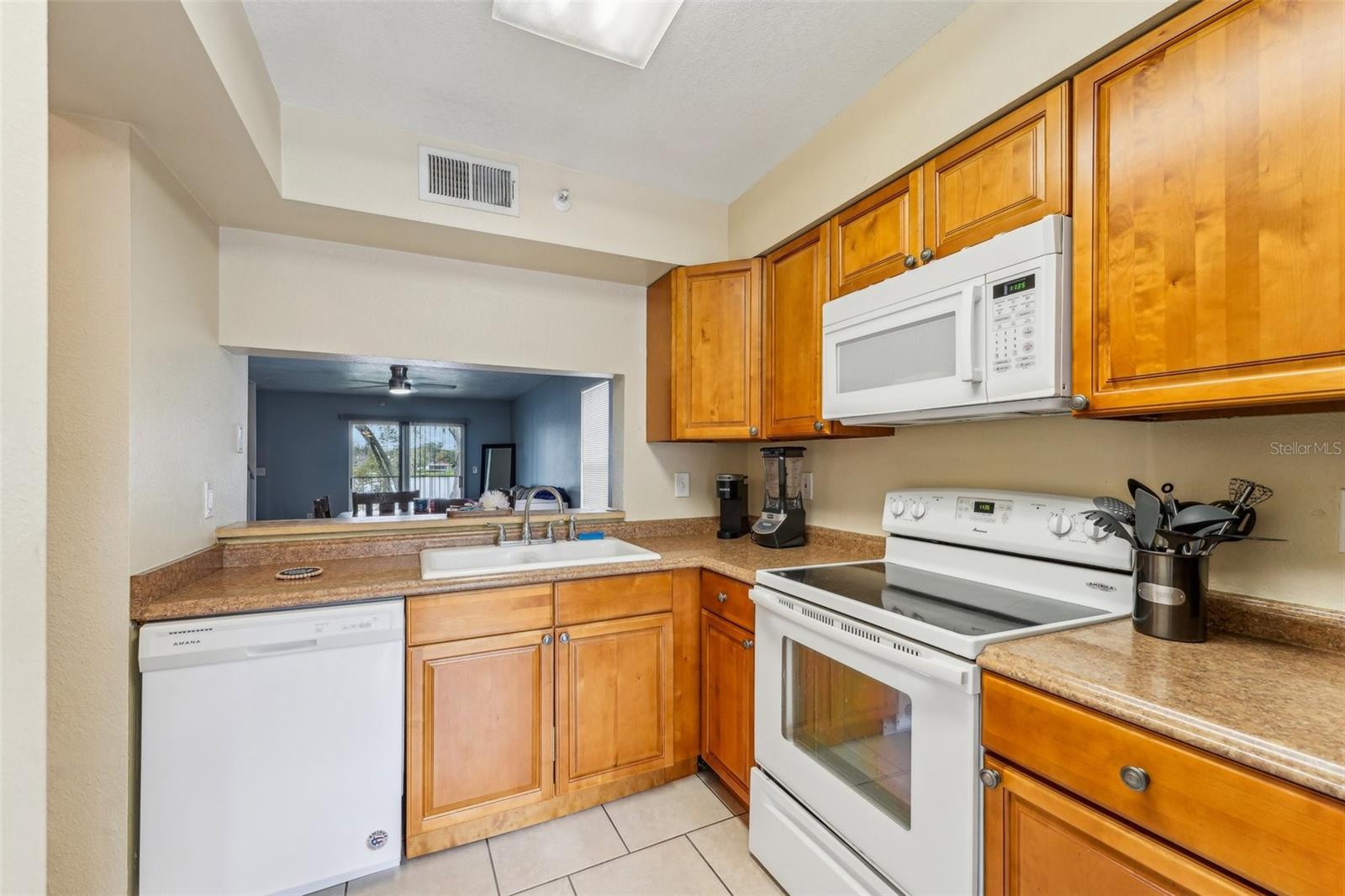 7224 E BANK DR #206, TAMPA, FL, 33617