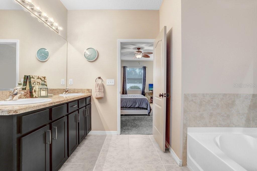 1136 LAUREN MANOR LOOP, RUSKIN, FL, 33570