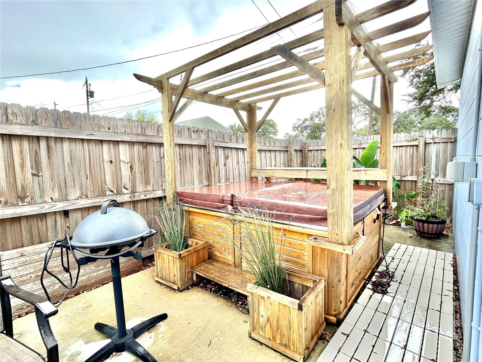 701 50TH AVE N, ST PETERSBURG, FL, 33703