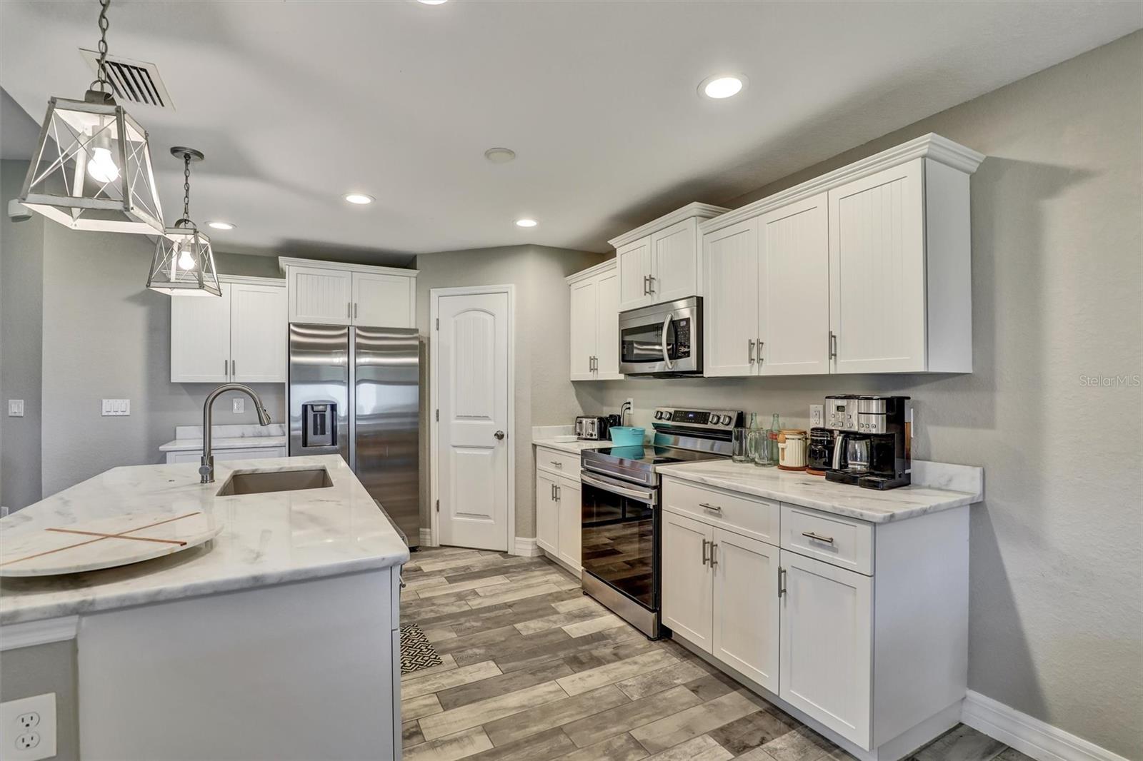 470 SUNSET RD N, ROTONDA WEST, FL, 33947