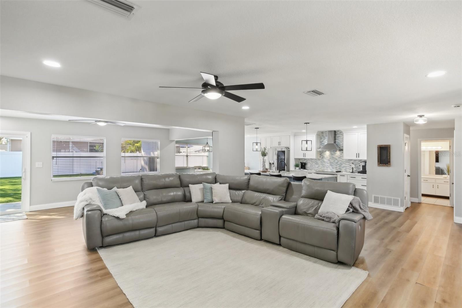8432 MERRIMOOR BLVD, SEMINOLE, FL, 33777