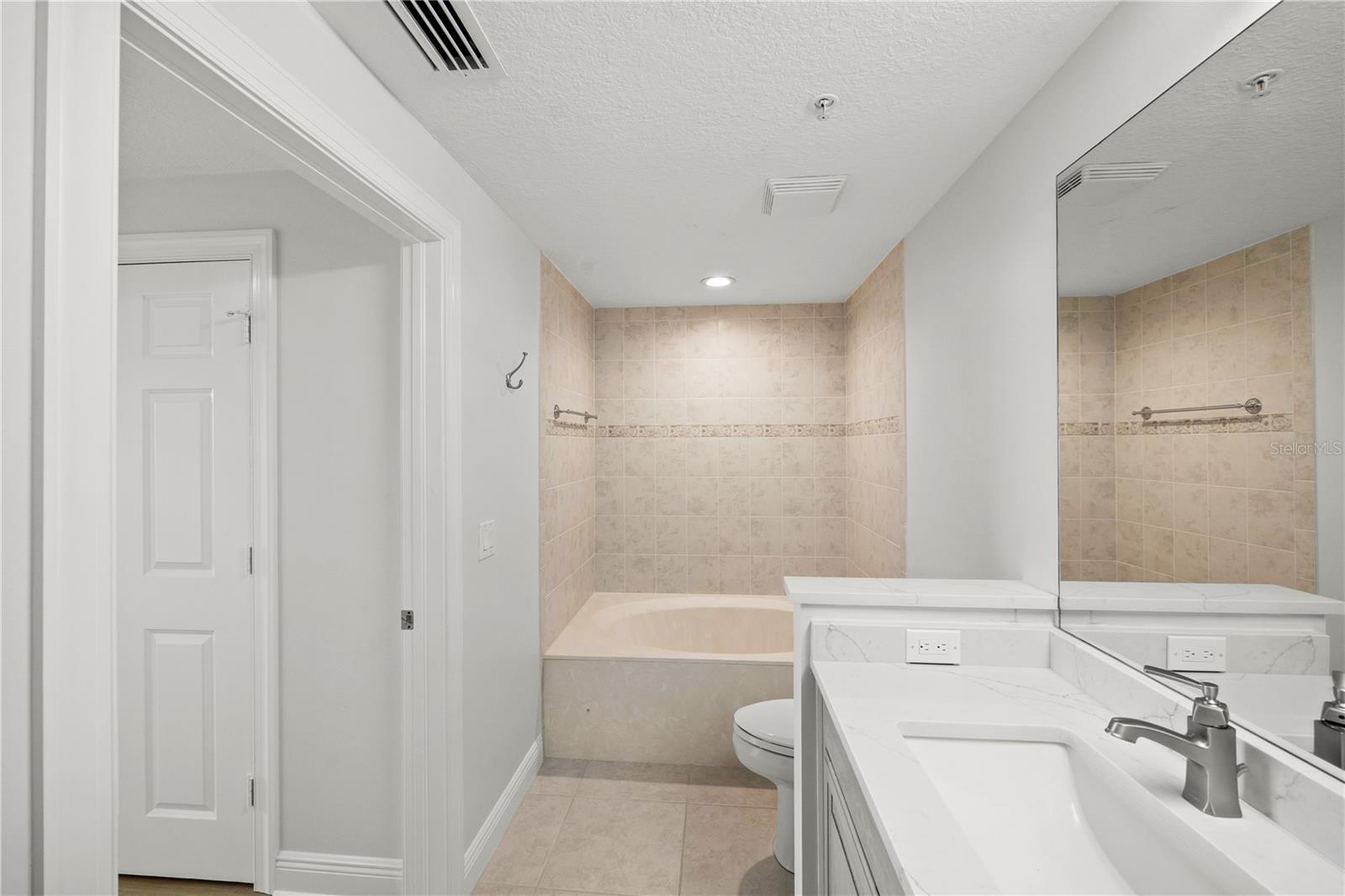 800 N TAMIAMI TRL #810, SARASOTA, FL, 34236