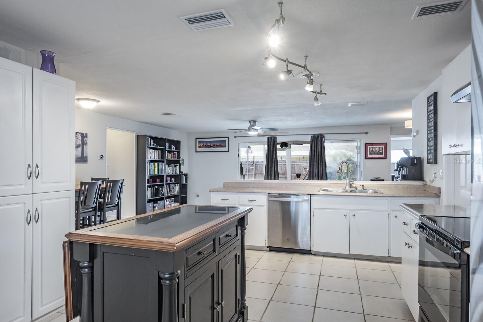 1828 ELMHURST DR, CLEARWATER, FL, 33765