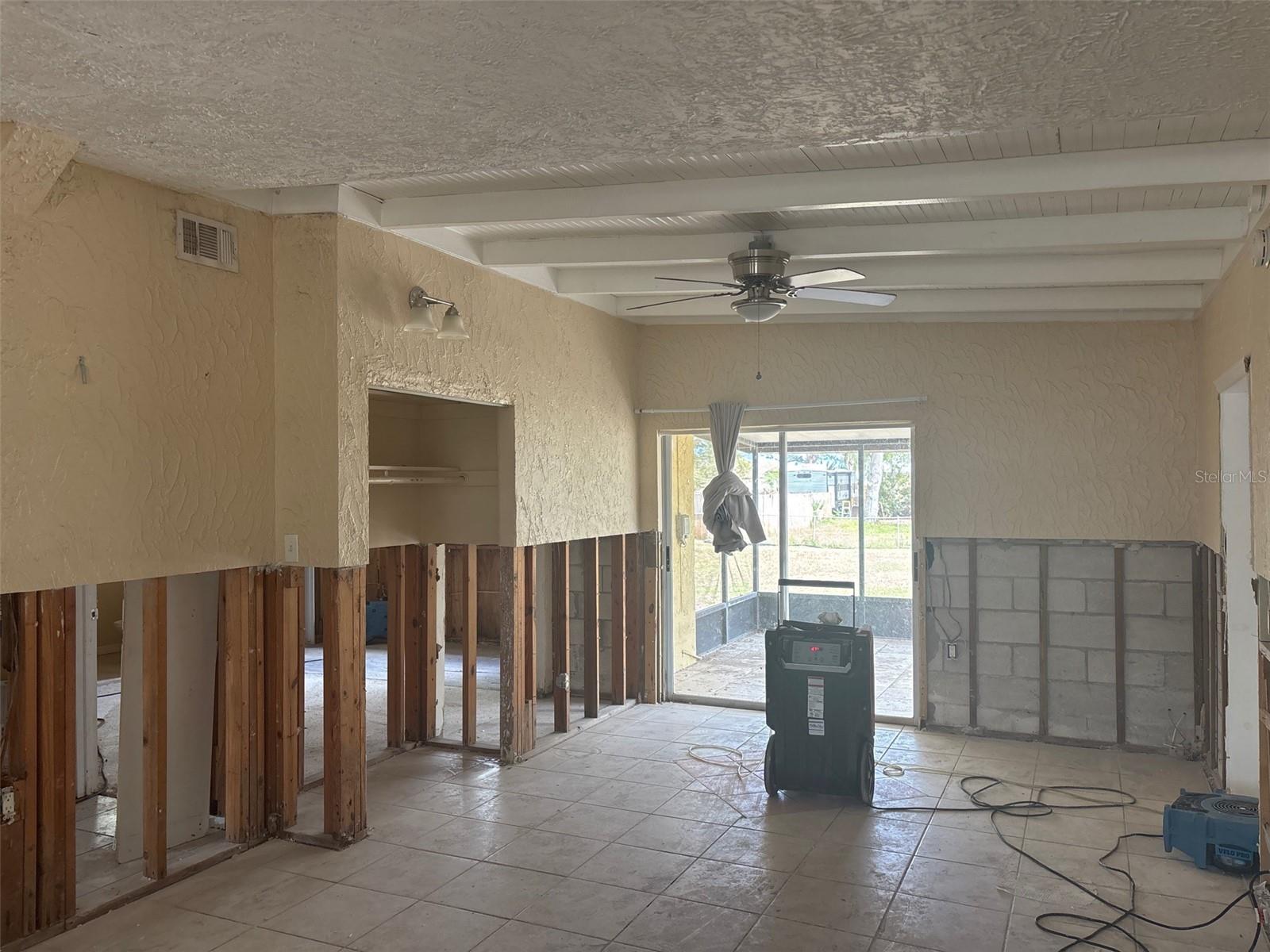411 SHORE DR E, OLDSMAR, FL, 34677