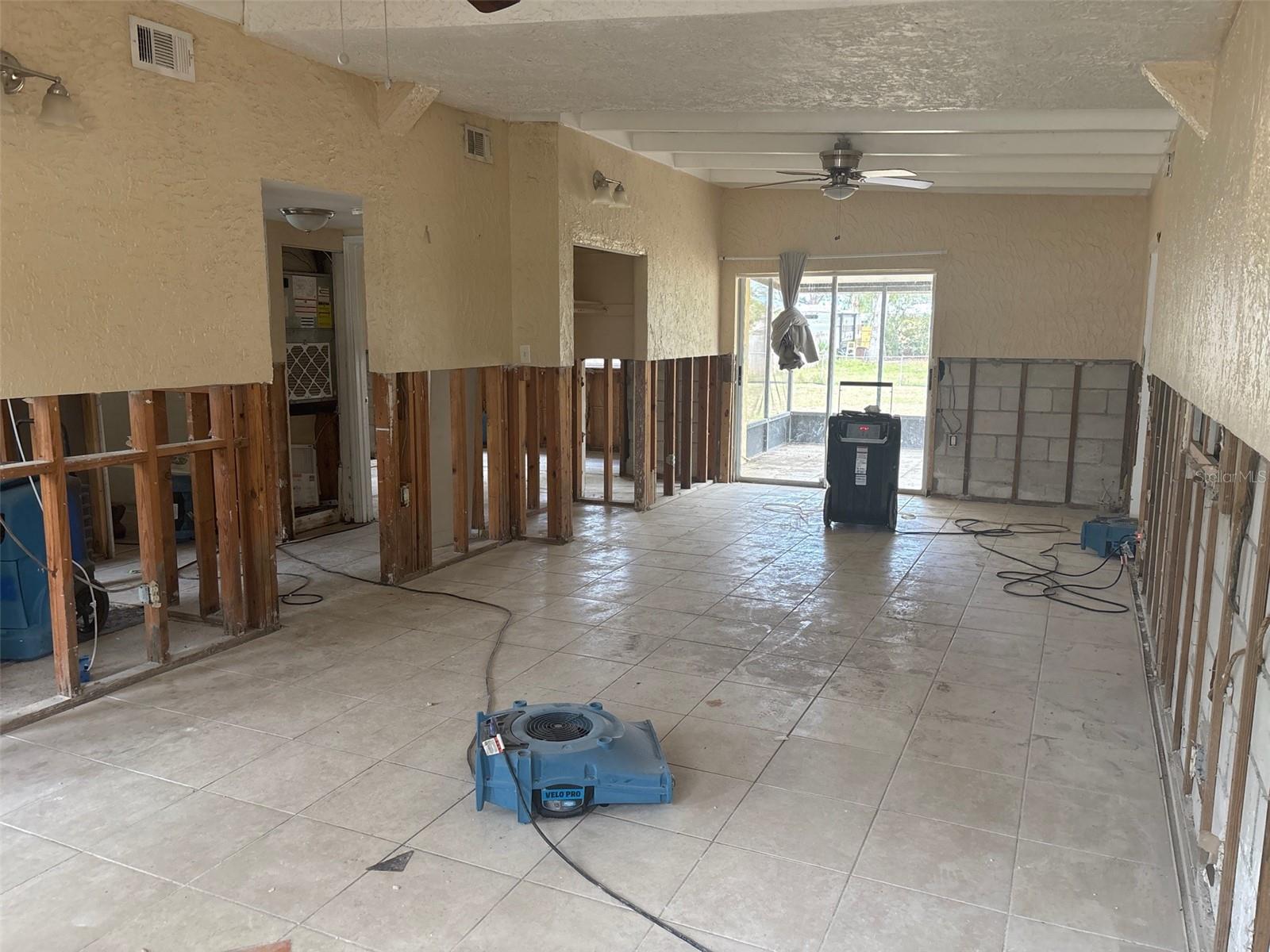 411 SHORE DR E, OLDSMAR, FL, 34677
