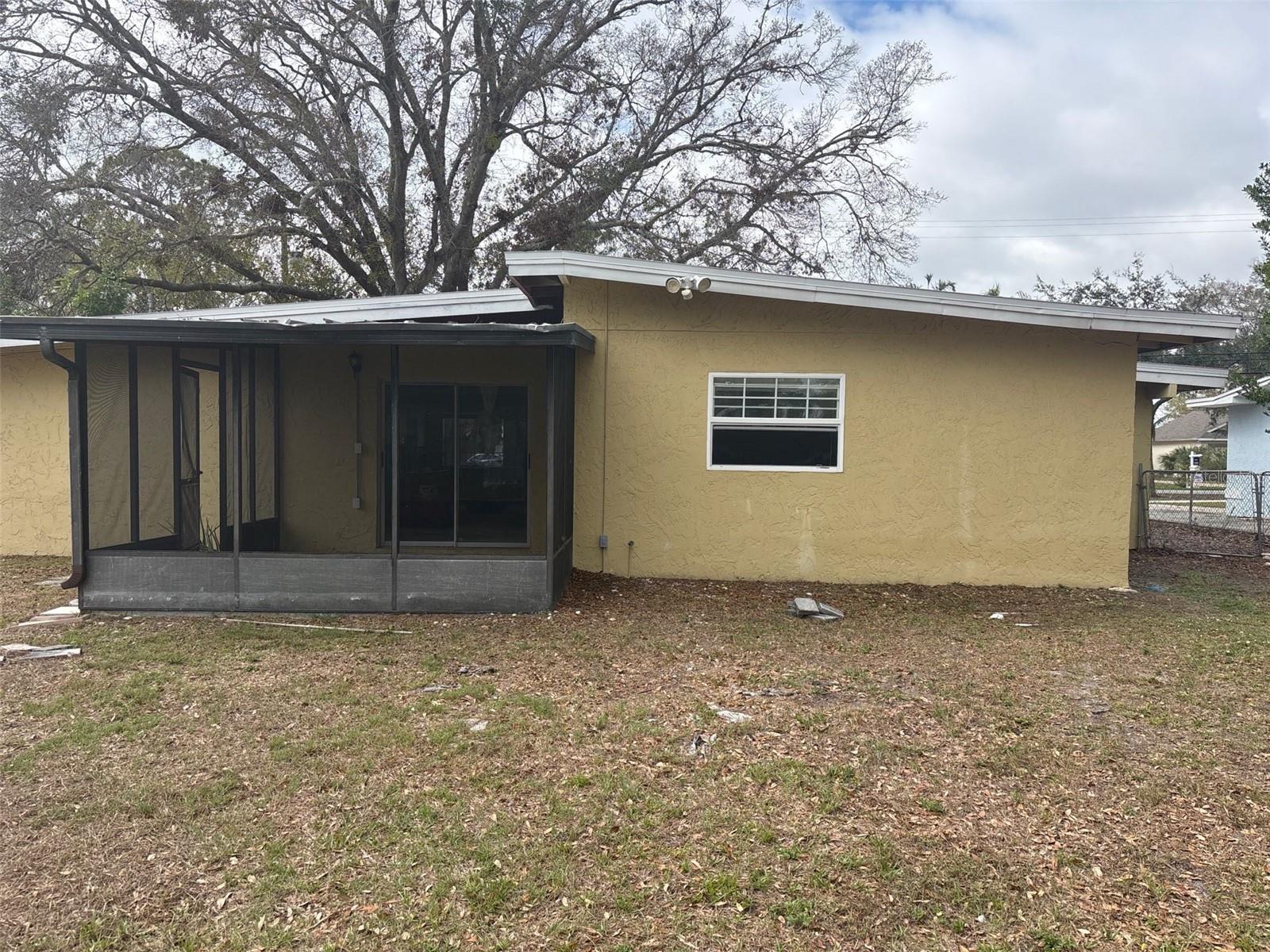 411 SHORE DR E, OLDSMAR, FL, 34677