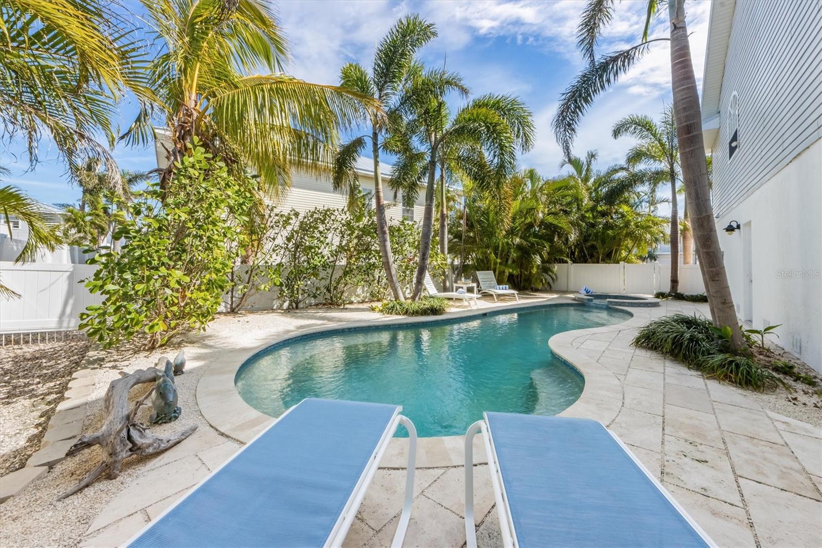 9 PALM HARBOR DR, HOLMES BEACH, FL, 34217