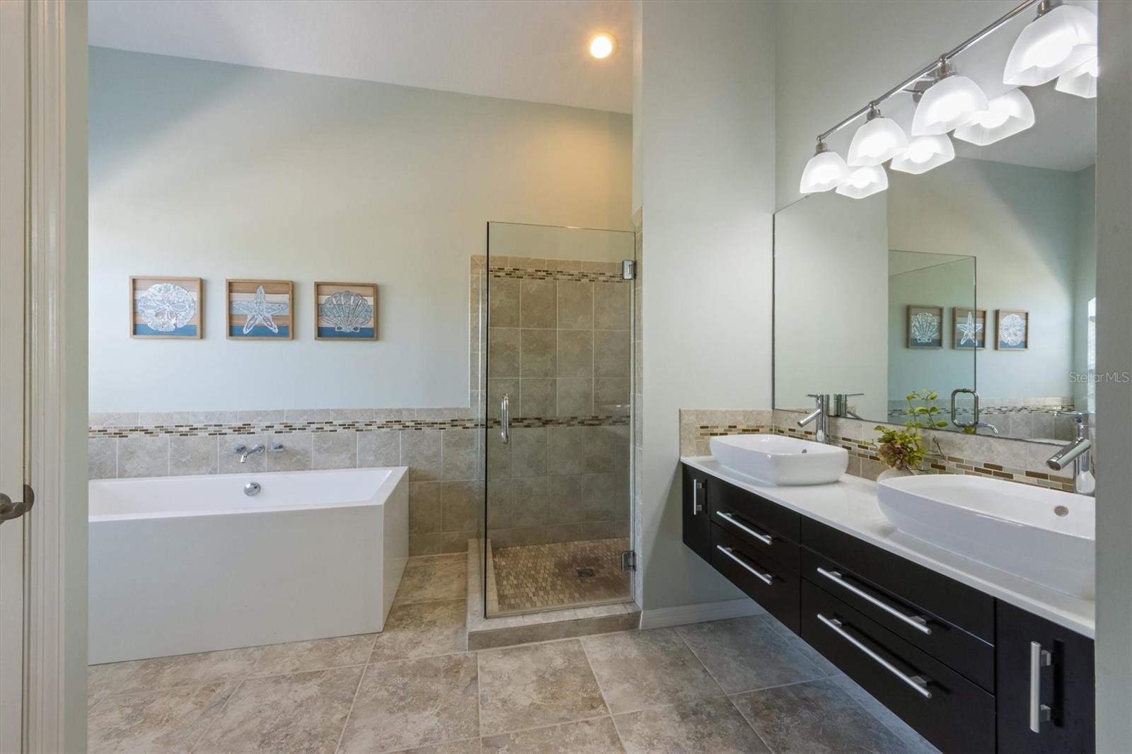 9 PALM HARBOR DR, HOLMES BEACH, FL, 34217