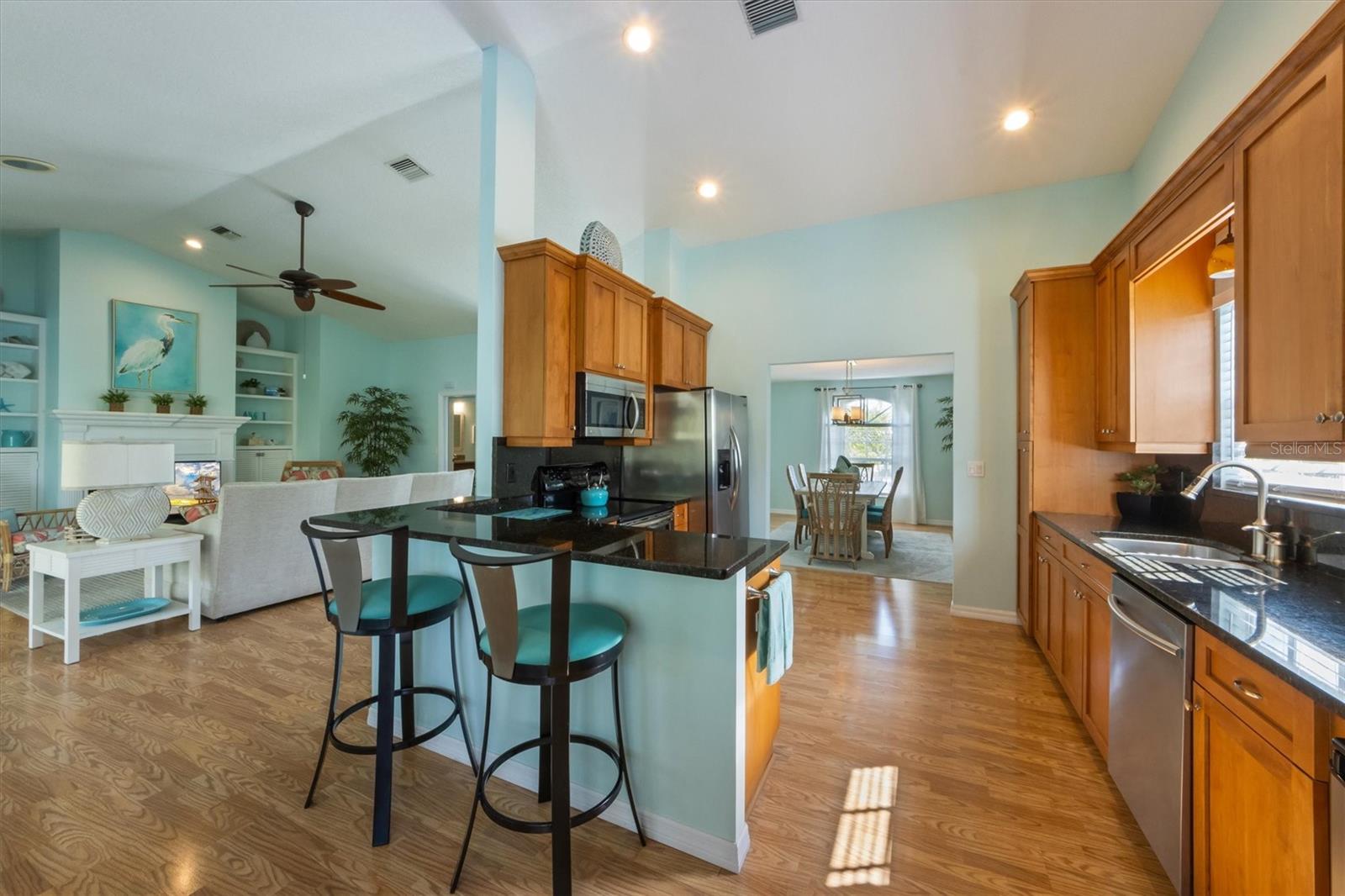 9 PALM HARBOR DR, HOLMES BEACH, FL, 34217
