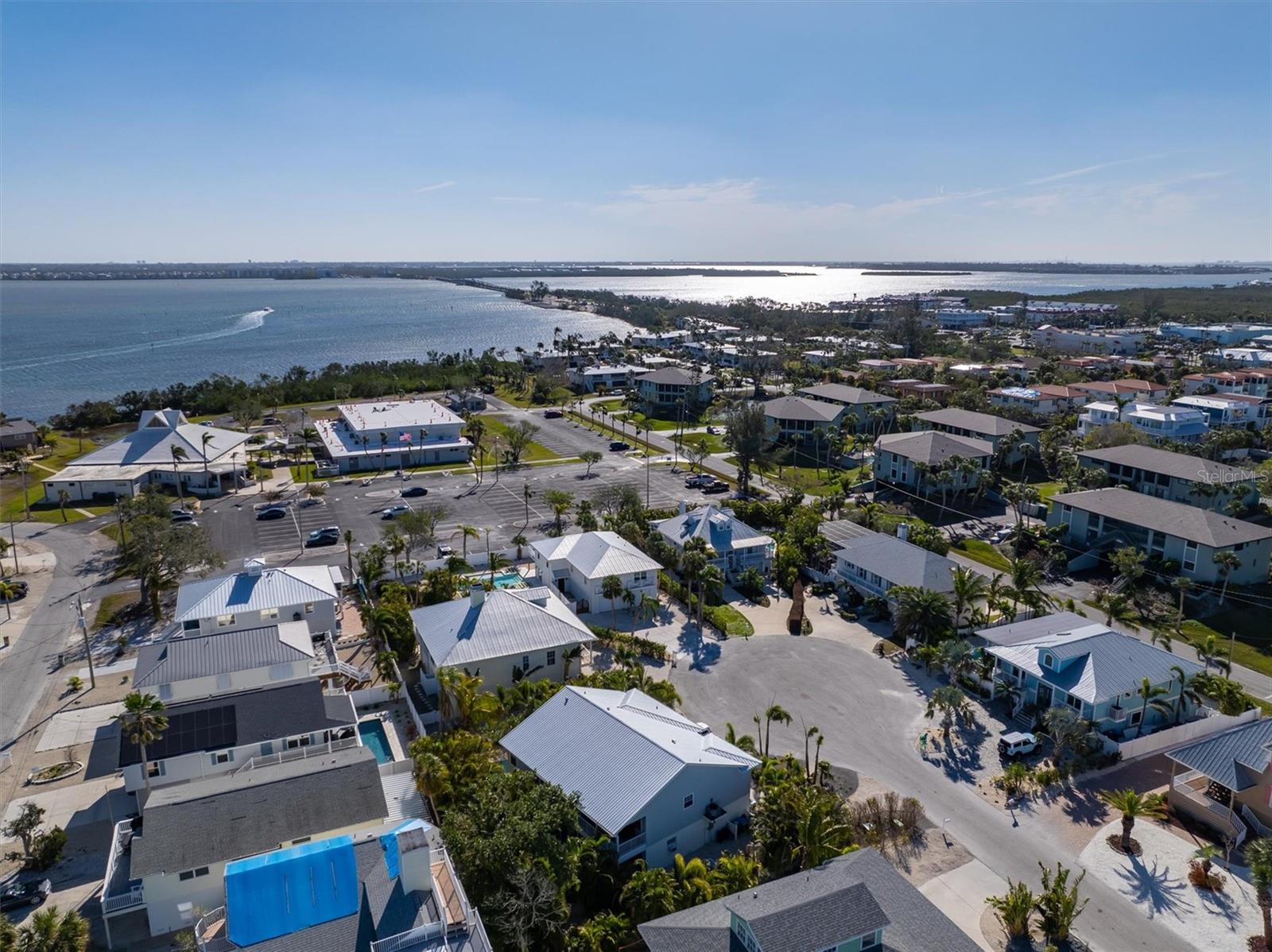 9 PALM HARBOR DR, HOLMES BEACH, FL, 34217