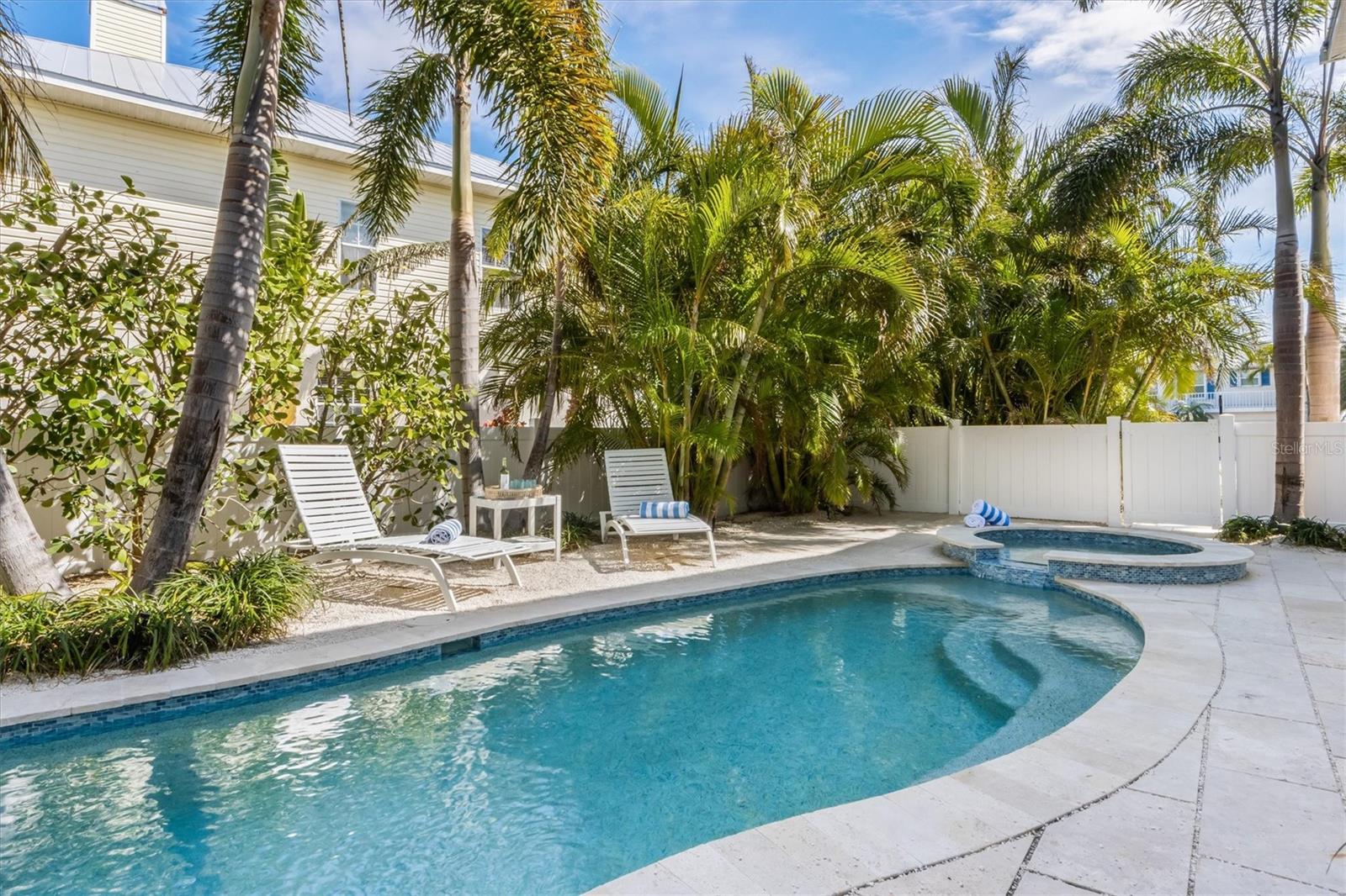 9 PALM HARBOR DR, HOLMES BEACH, FL, 34217