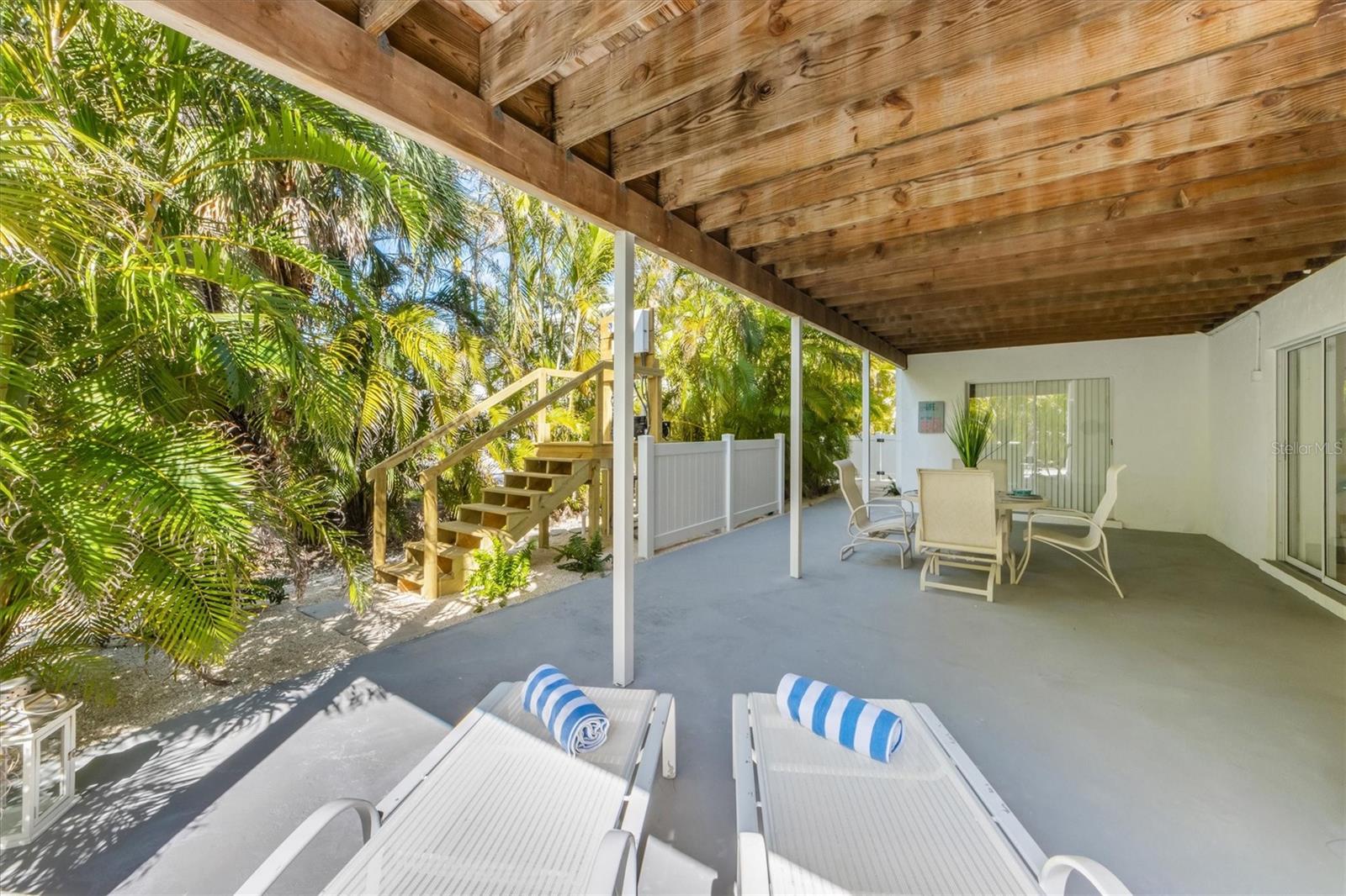 9 PALM HARBOR DR, HOLMES BEACH, FL, 34217