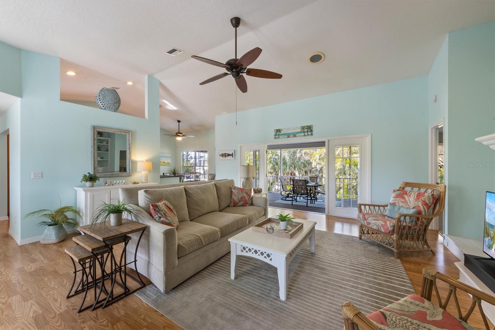 9 PALM HARBOR DR, HOLMES BEACH, FL, 34217