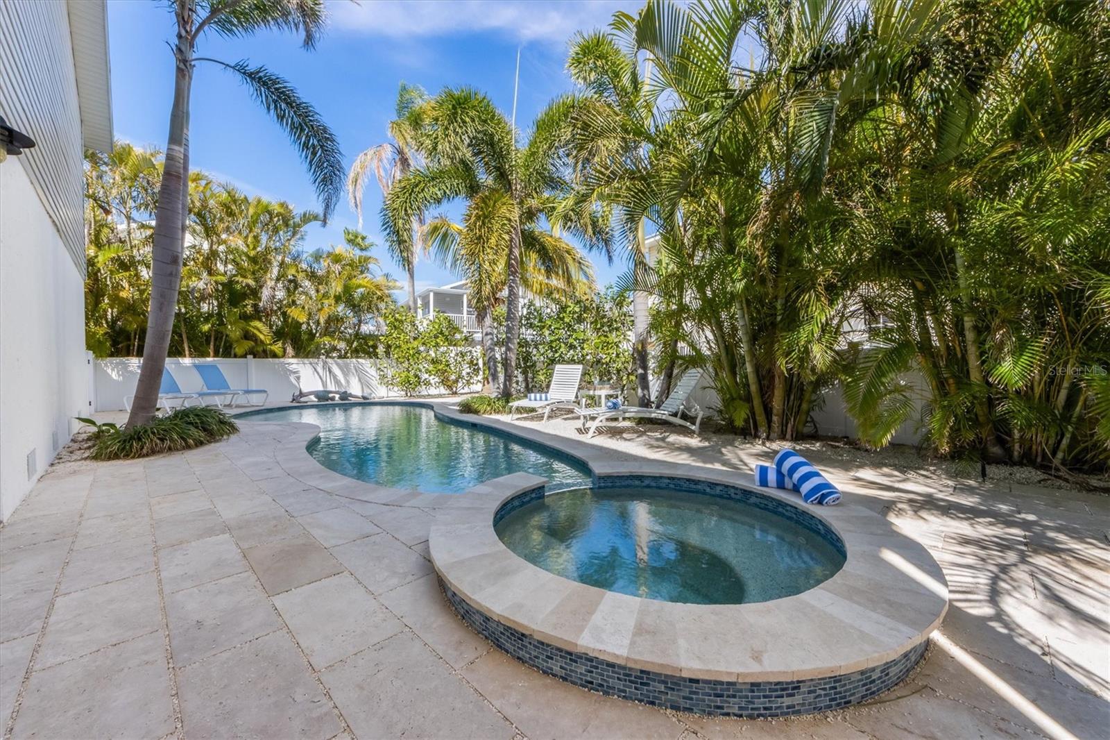 9 PALM HARBOR DR, HOLMES BEACH, FL, 34217
