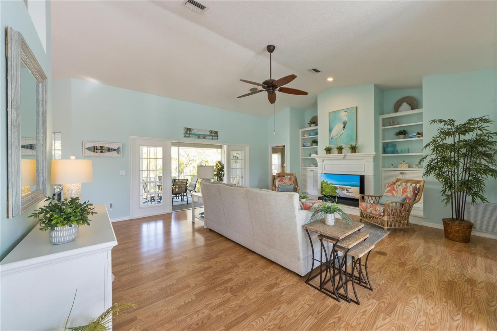9 PALM HARBOR DR, HOLMES BEACH, FL, 34217