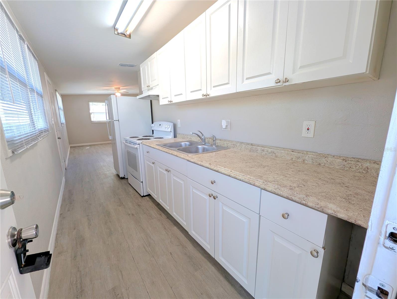 3205 CLIFFORD SAMPLE DR, TAMPA, FL, 33619