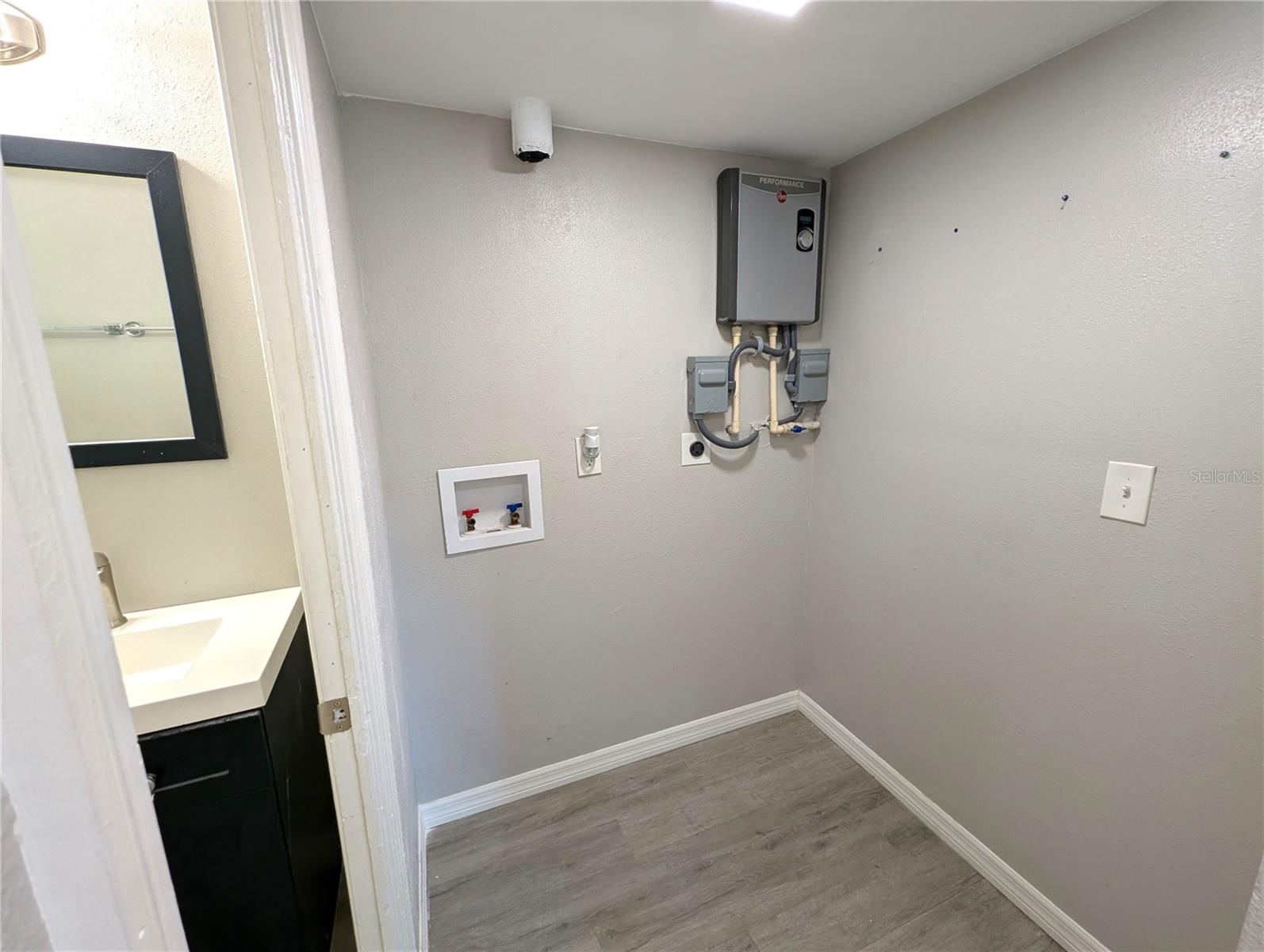 3205 CLIFFORD SAMPLE DR, TAMPA, FL, 33619