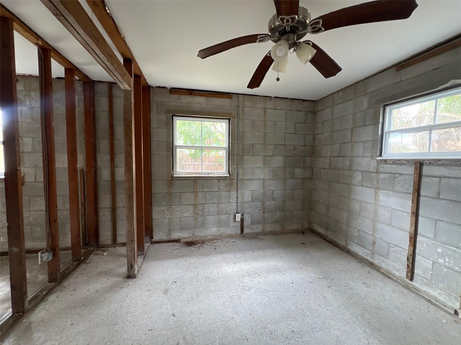 4200 HUNTINGTON ST NE, ST PETERSBURG, FL, 33703