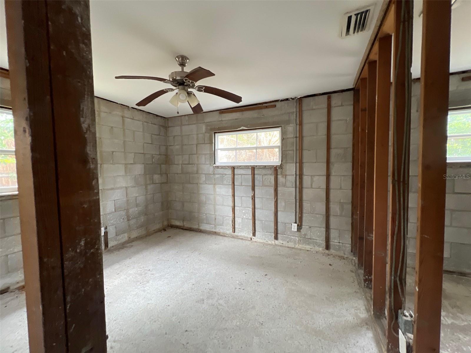4200 HUNTINGTON ST NE, ST PETERSBURG, FL, 33703