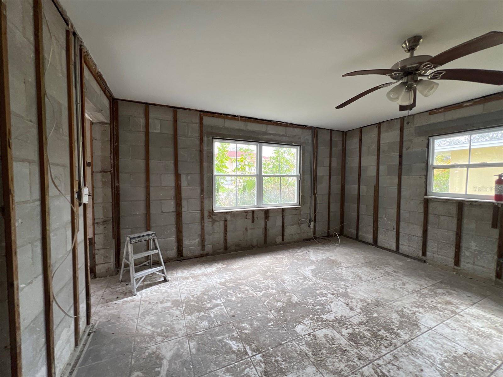4200 HUNTINGTON ST NE, ST PETERSBURG, FL, 33703