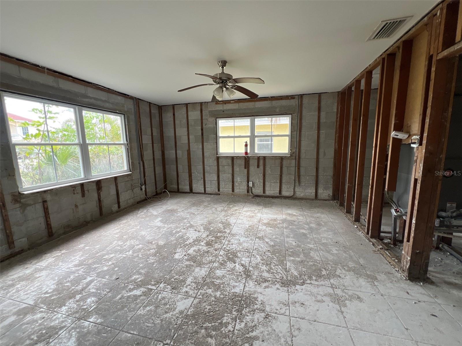 4200 HUNTINGTON ST NE, ST PETERSBURG, FL, 33703