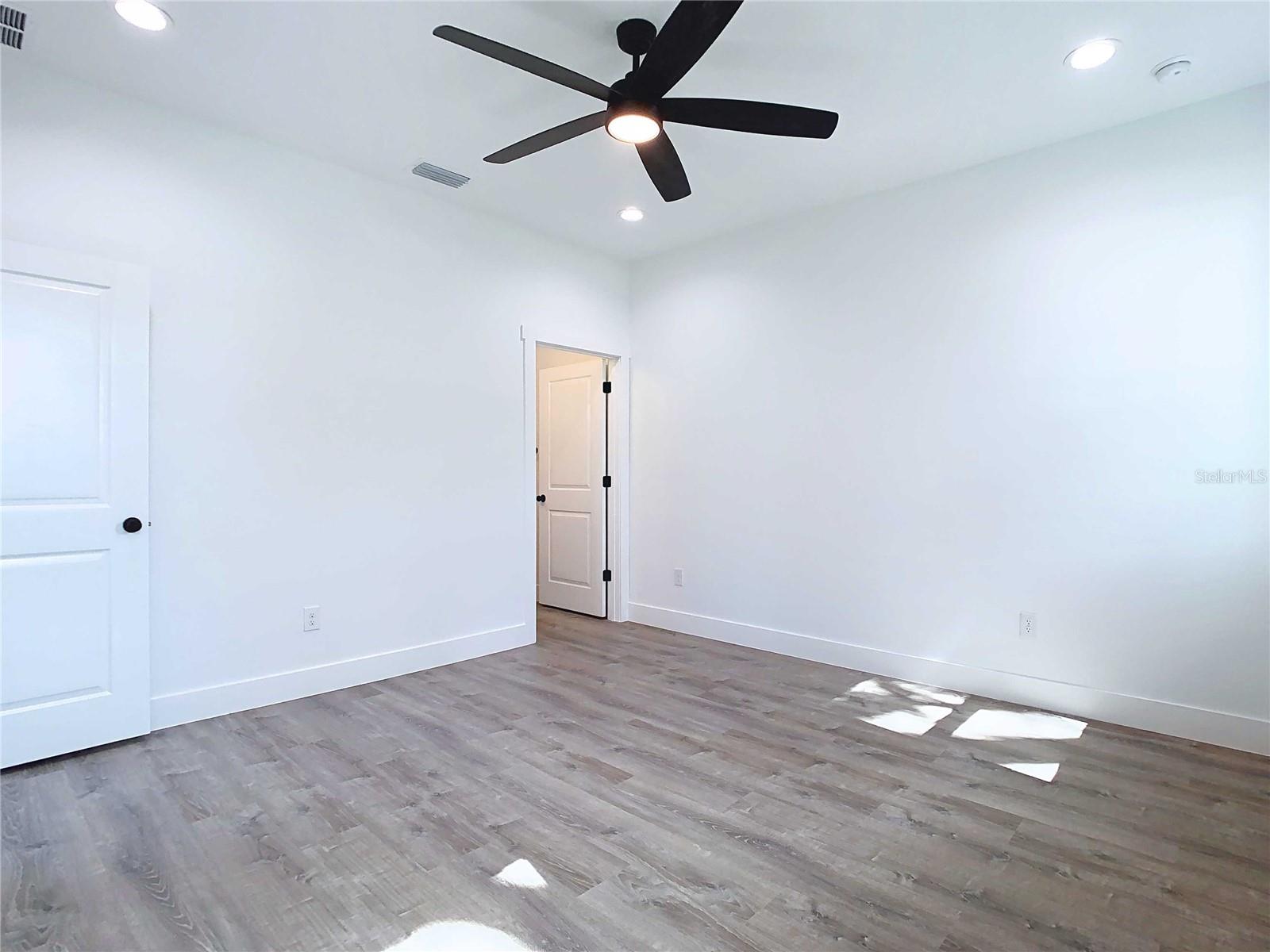 8111 N EDISON AVE, TAMPA, FL, 33604