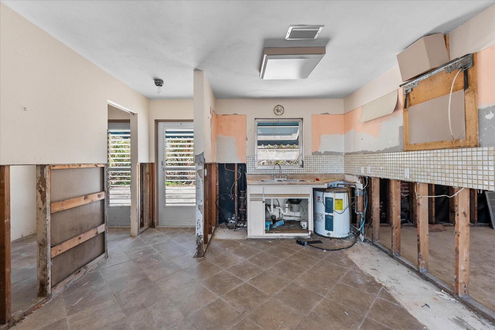 713 SAINT JUDES DR S #1, LONGBOAT KEY, FL, 34228