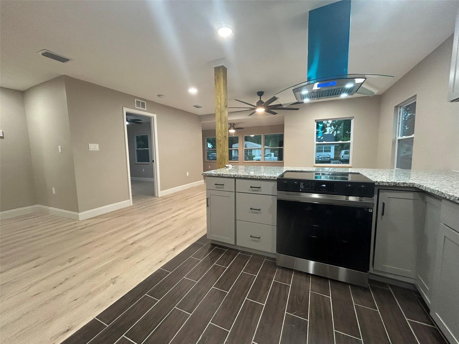1615 39TH ST S, ST PETERSBURG, FL, 33711
