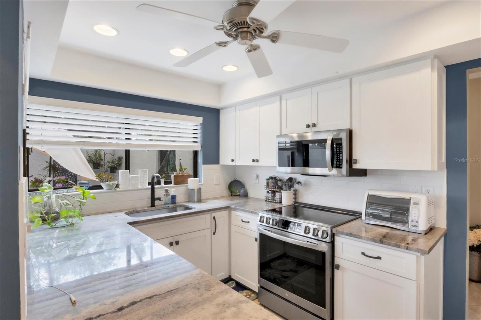 3746 GLEN OAKS MANOR DR, SARASOTA, FL, 34232
