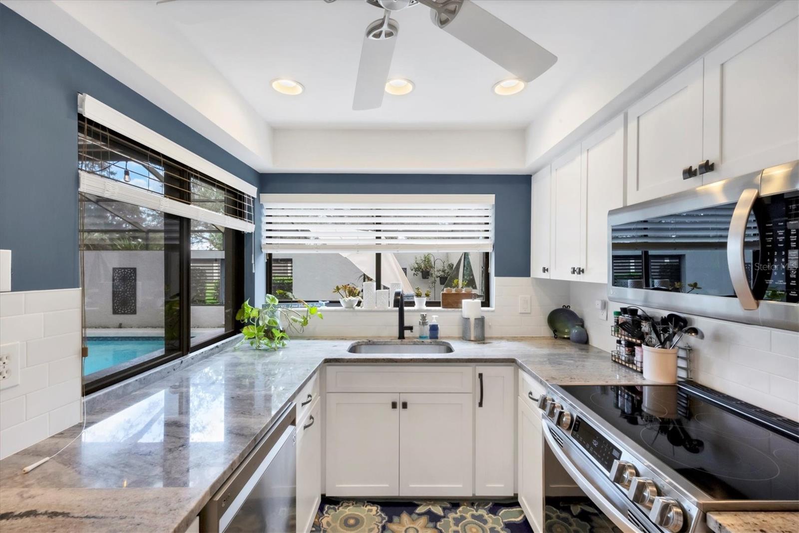 3746 GLEN OAKS MANOR DR, SARASOTA, FL, 34232