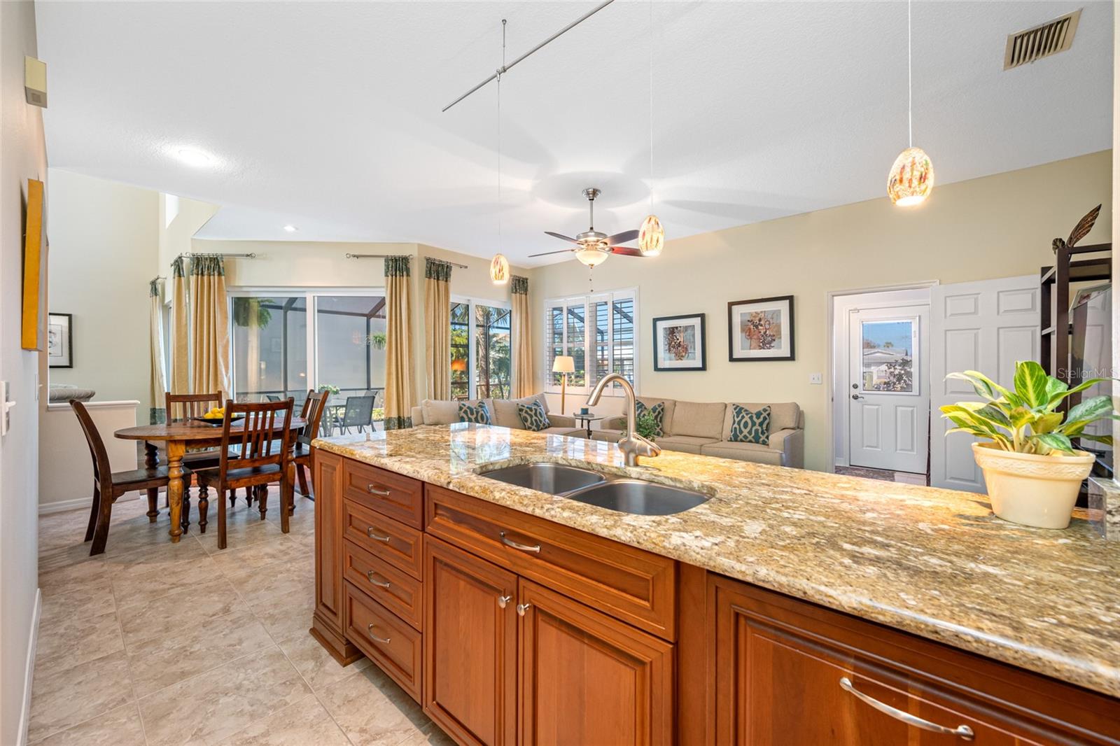 10627 HATTERAS DR, TAMPA, FL, 33615
