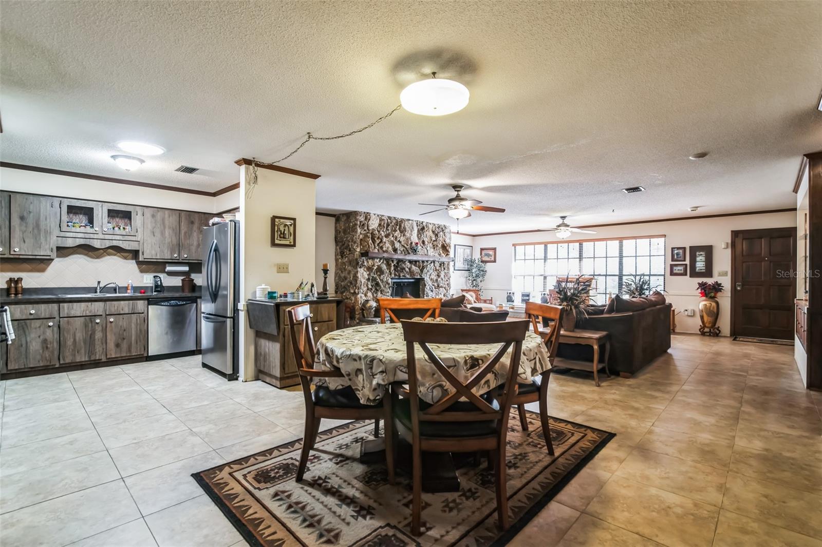 1101 N VALENCIA AVE, HOWEY IN THE HILLS, FL, 34737