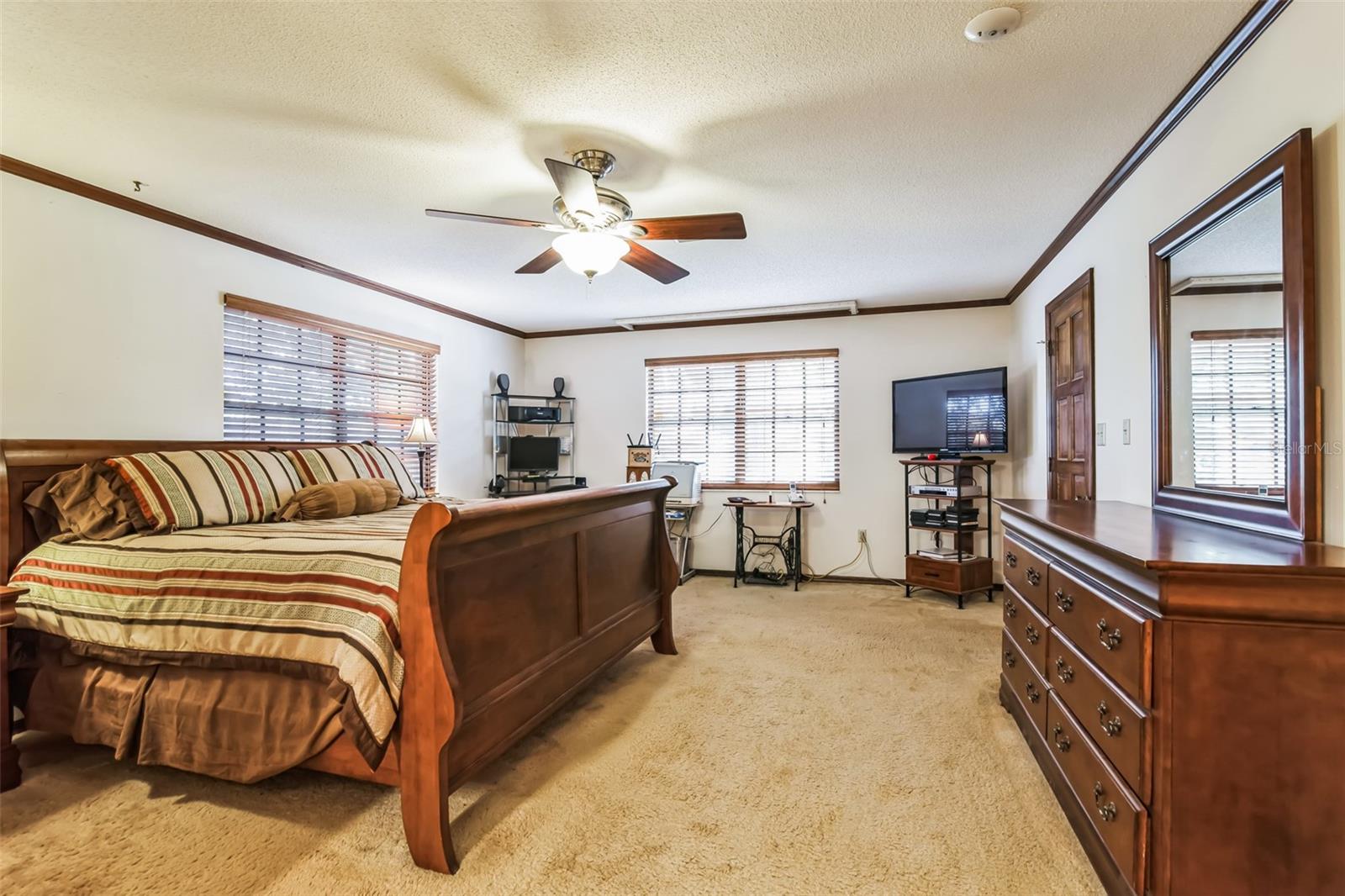 1101 N VALENCIA AVE, HOWEY IN THE HILLS, FL, 34737