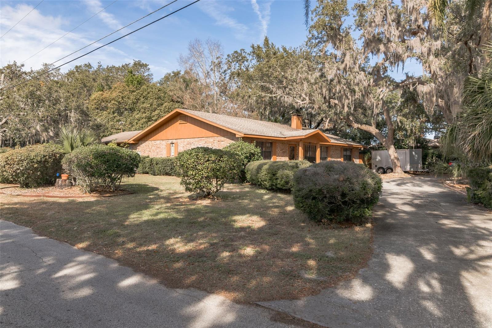1101 N VALENCIA AVE, HOWEY IN THE HILLS, FL, 34737
