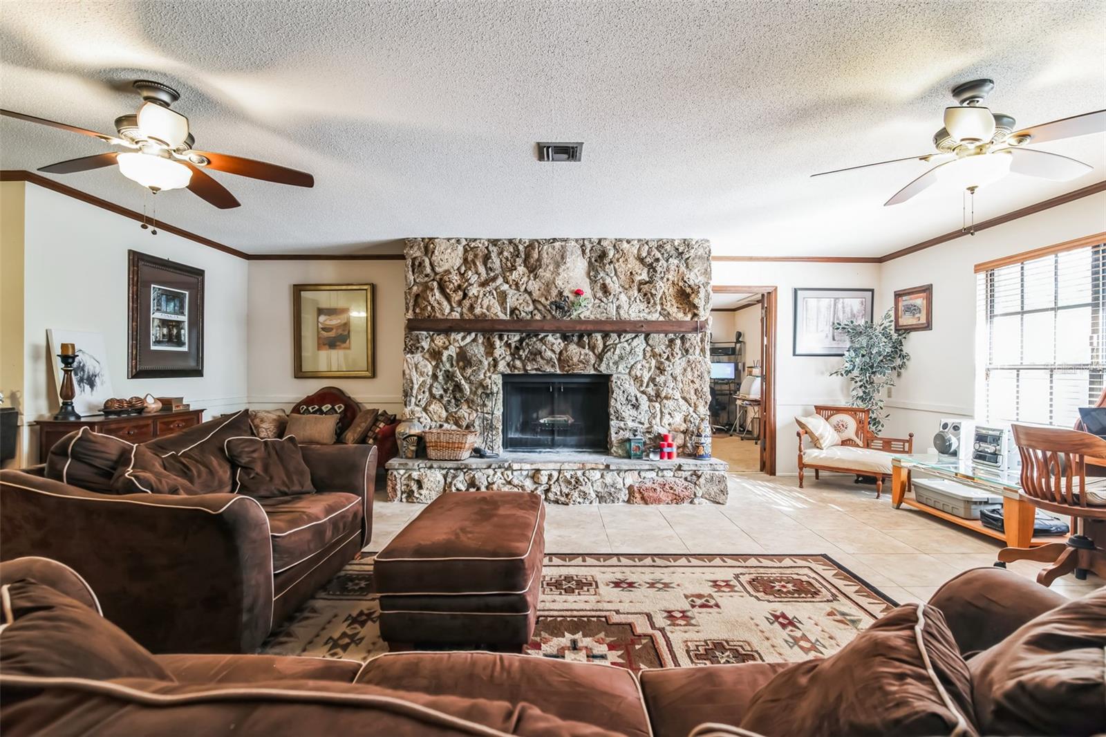 1101 N VALENCIA AVE, HOWEY IN THE HILLS, FL, 34737