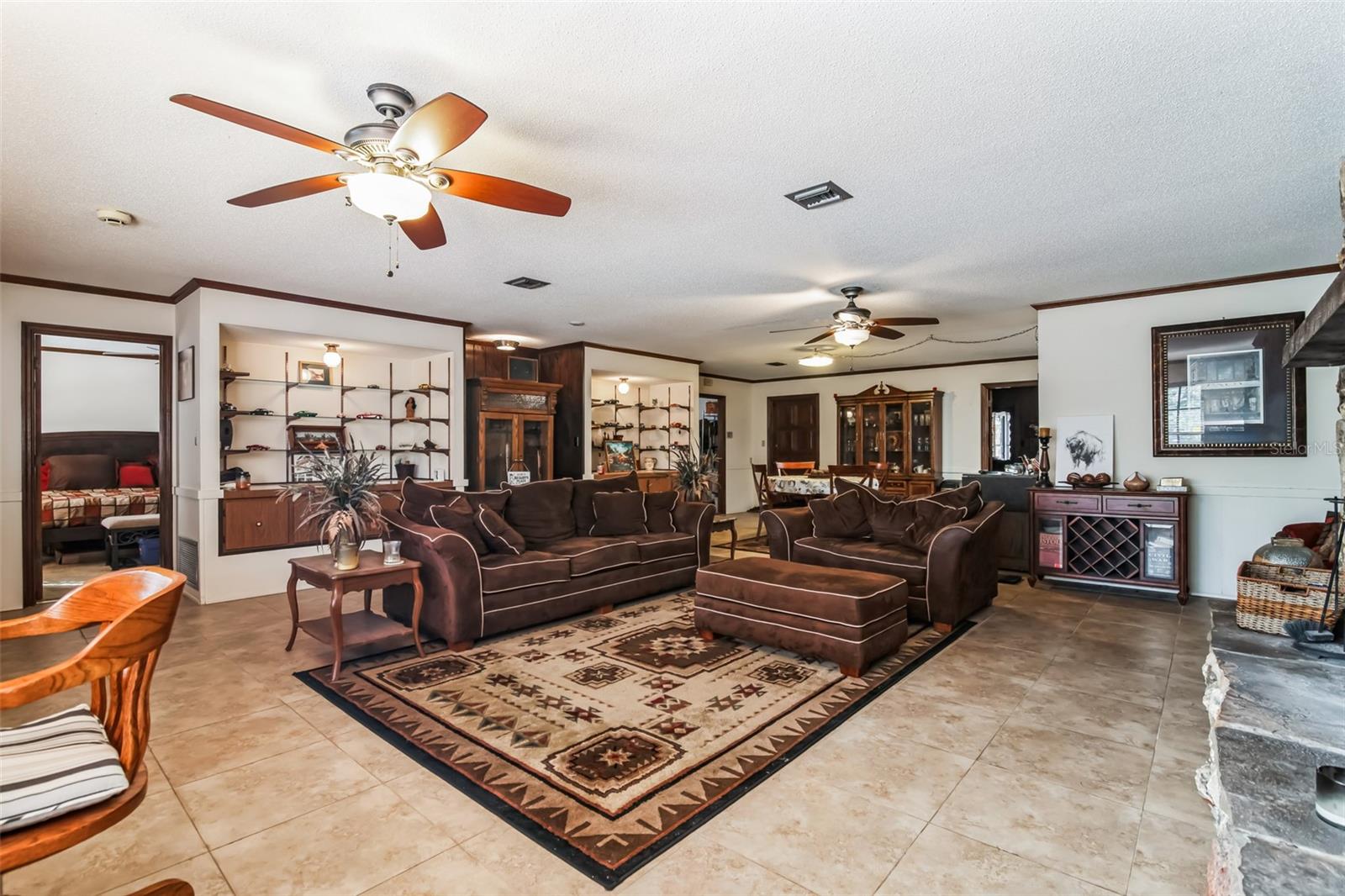 1101 N VALENCIA AVE, HOWEY IN THE HILLS, FL, 34737