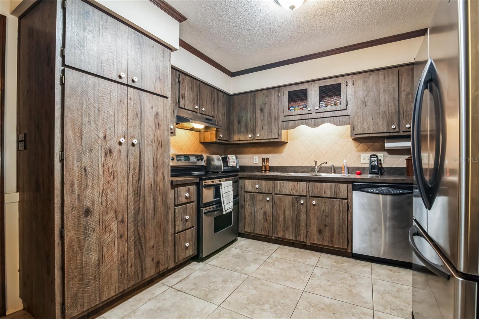 1101 N VALENCIA AVE, HOWEY IN THE HILLS, FL, 34737