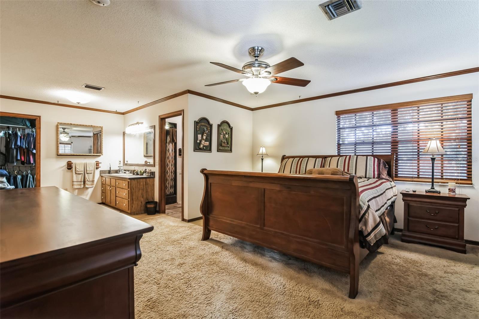 1101 N VALENCIA AVE, HOWEY IN THE HILLS, FL, 34737