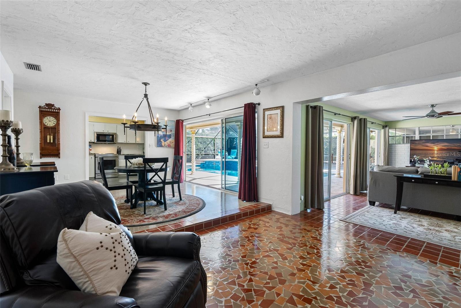 7320 BURLINGTON AVE N, ST PETERSBURG, FL, 33710