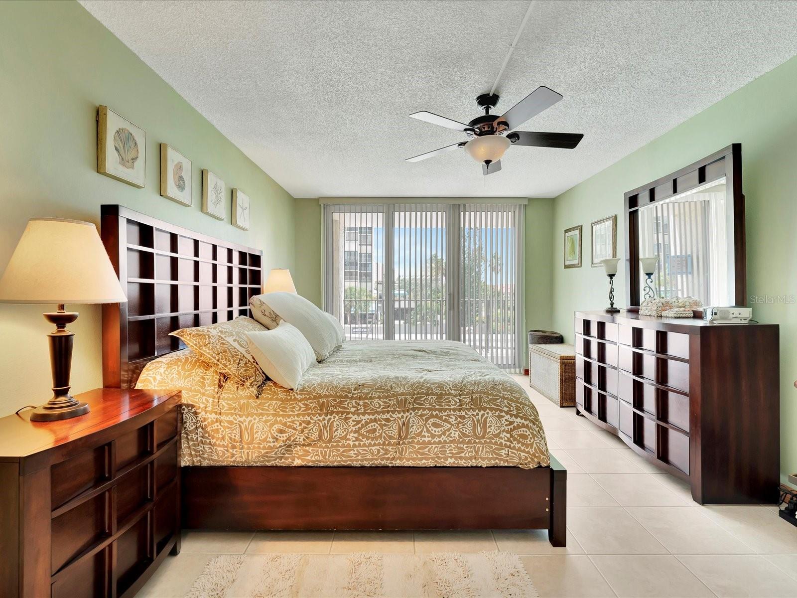 1400 GULF BLVD #204, CLEARWATER BEACH, FL, 33767
