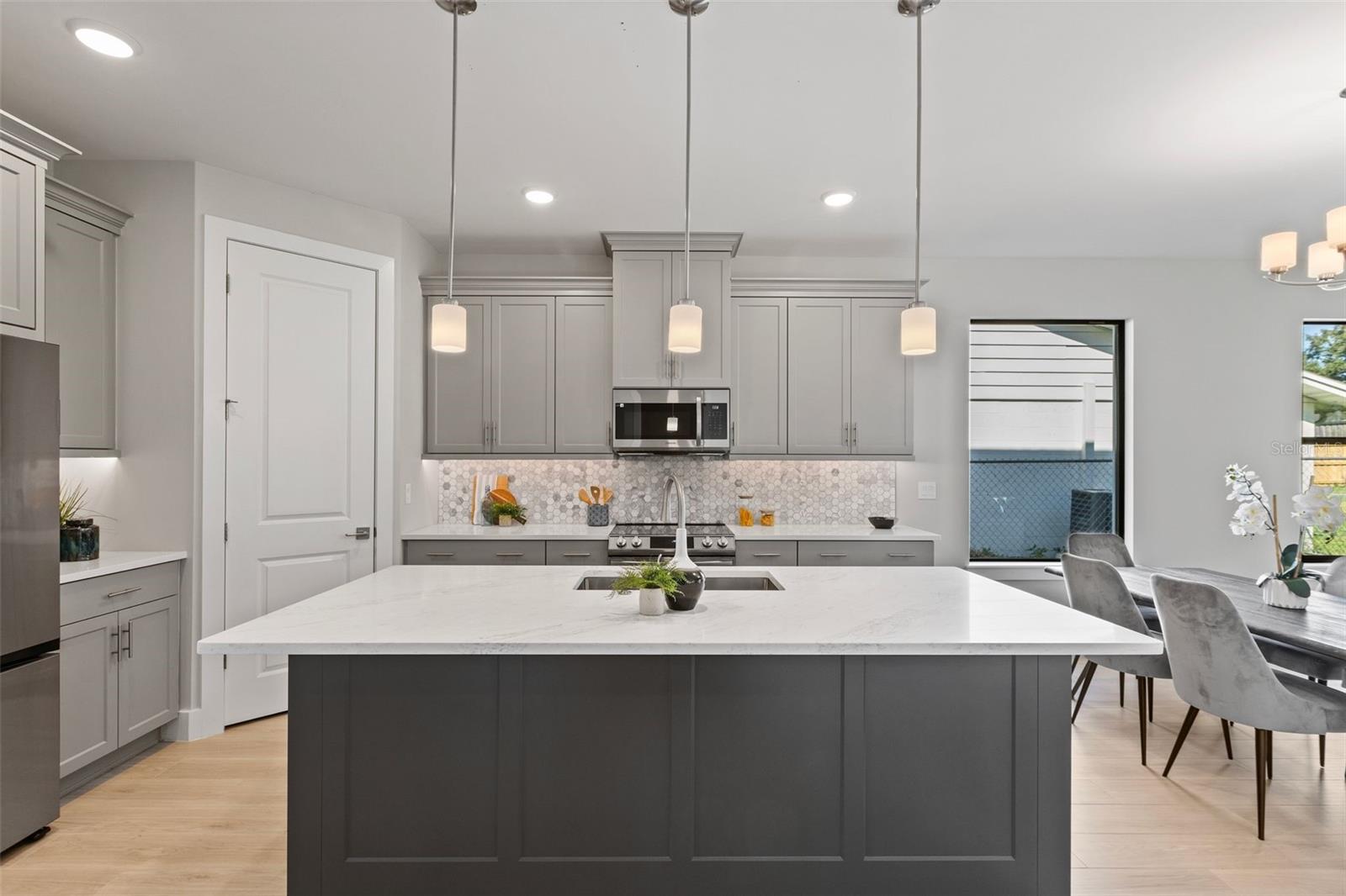 1811 SIMONTON AVE, ORLANDO, FL, 32806