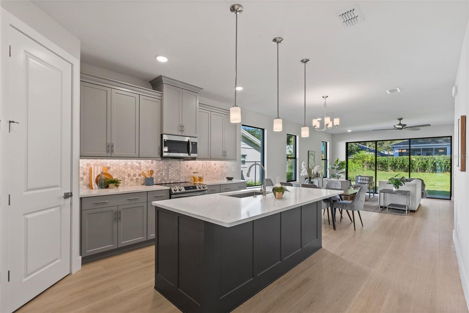 1811 SIMONTON AVE, ORLANDO, FL, 32806