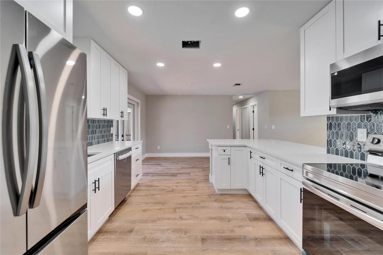 11206 MONDALE AVE, SEFFNER, FL, 33584