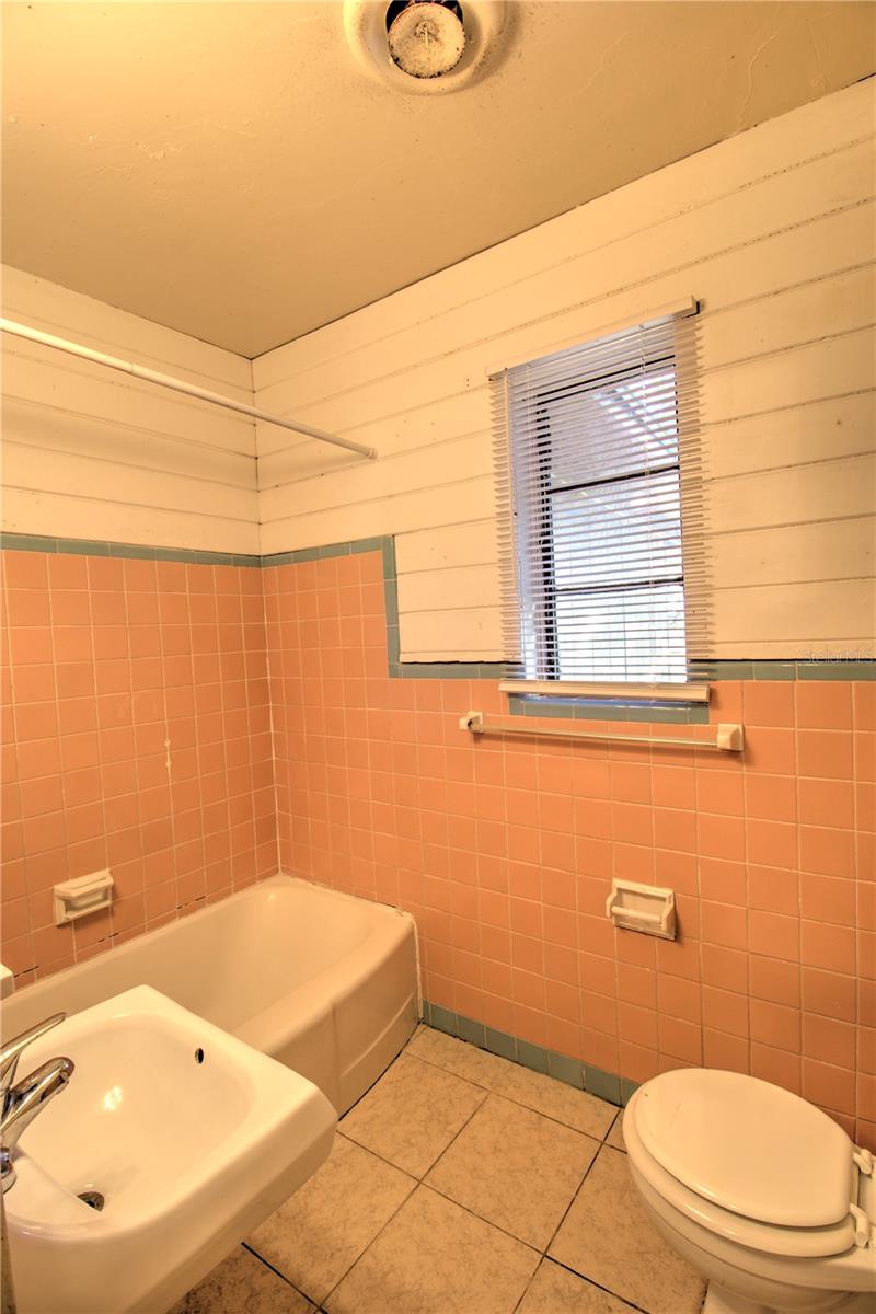 1022 NE 11TH AVE, OCALA, FL, 34470