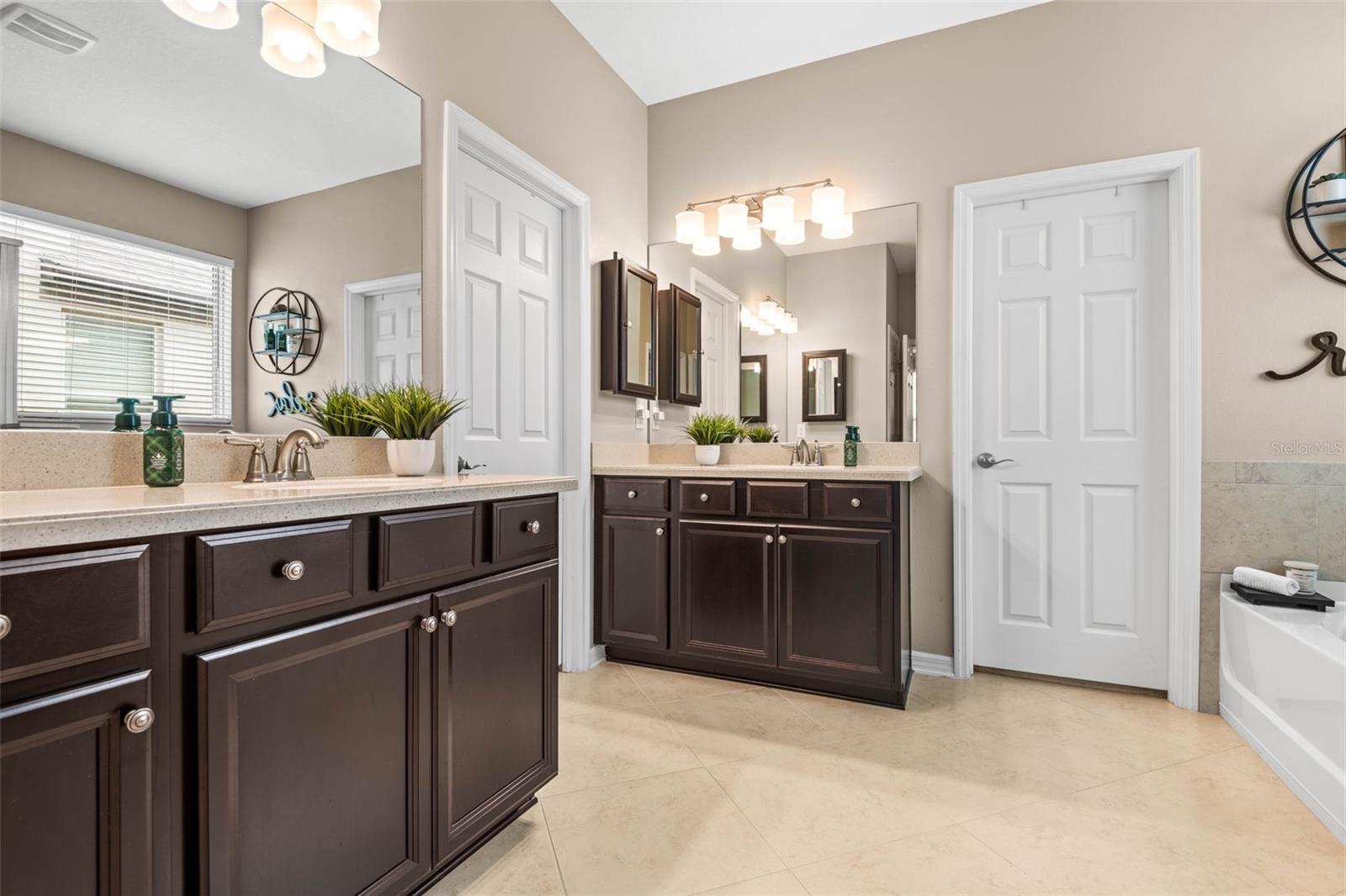 4956 ROLLING GREEN DR, WESLEY CHAPEL, FL, 33543