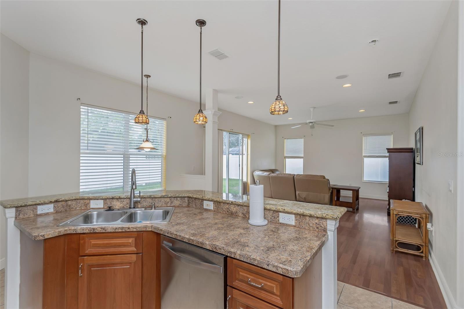 8265 WILD OAKS CIR, LARGO, FL, 33773