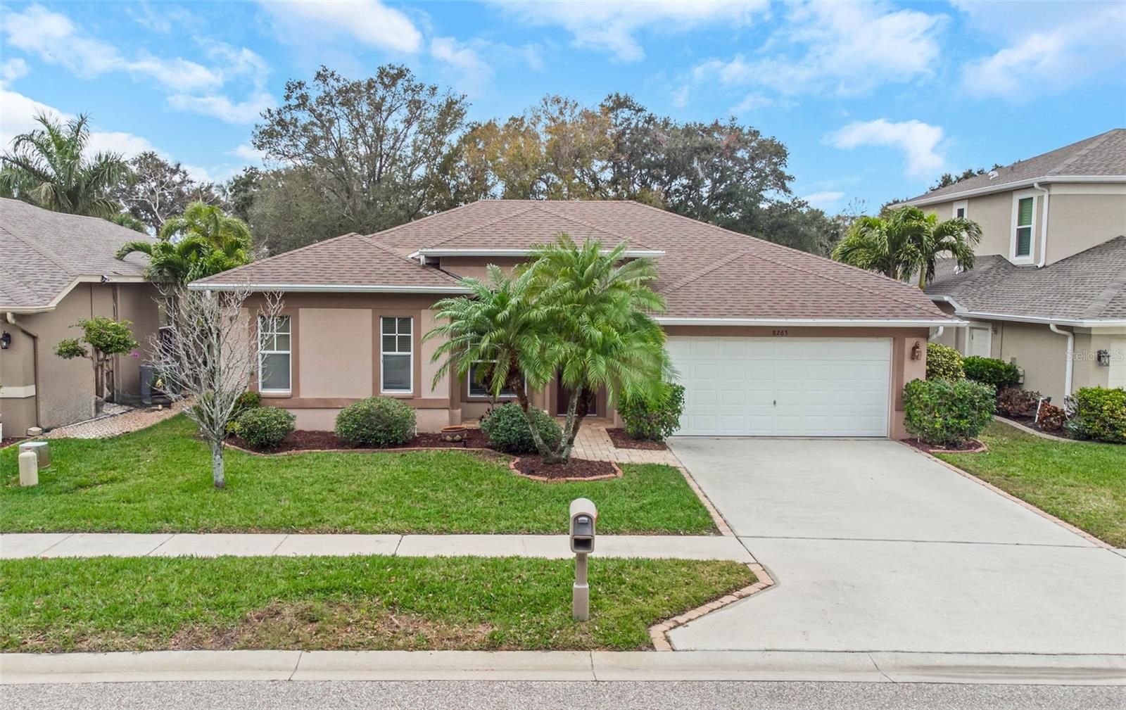 8265 WILD OAKS CIR, LARGO, FL, 33773