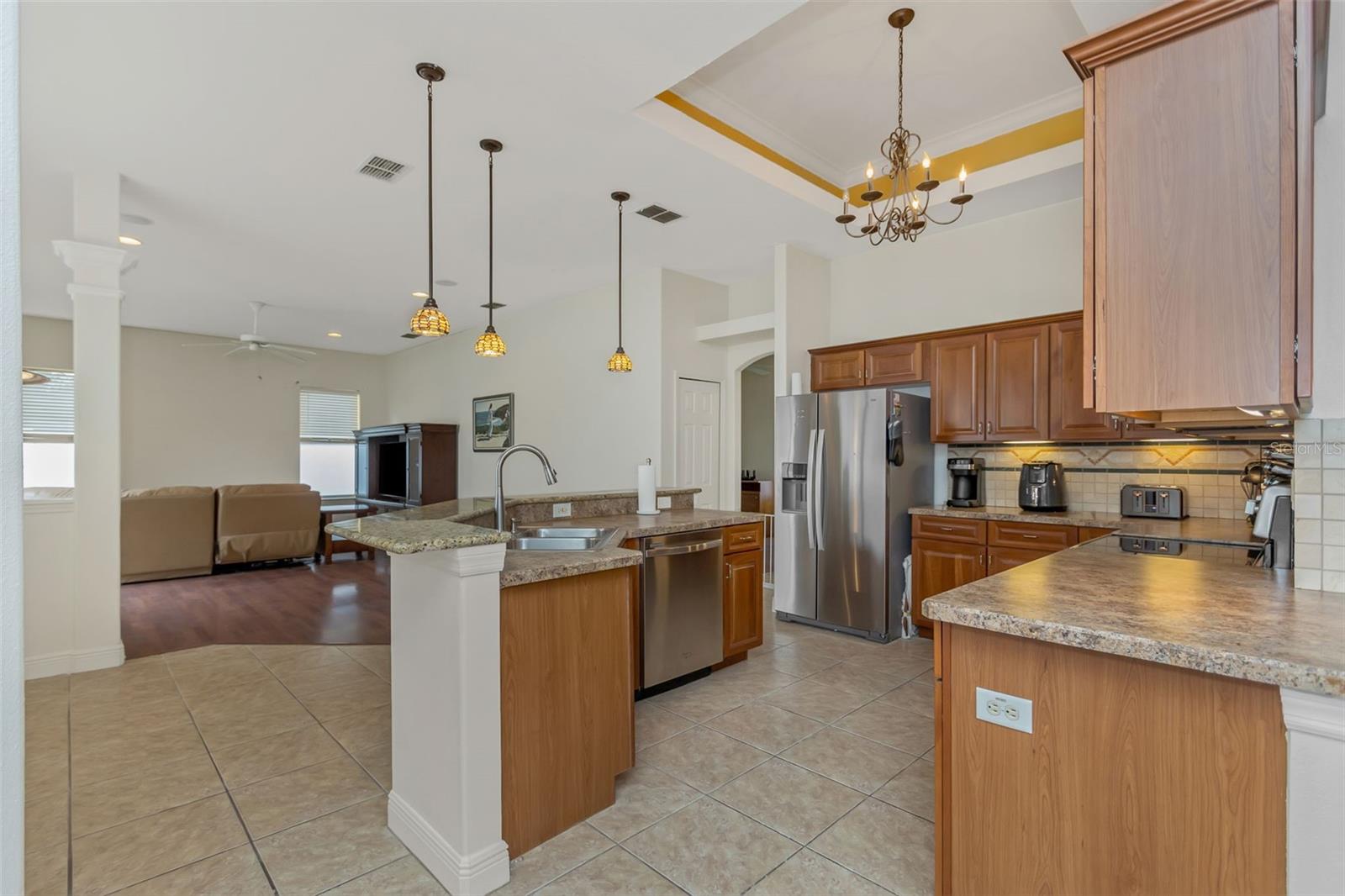8265 WILD OAKS CIR, LARGO, FL, 33773