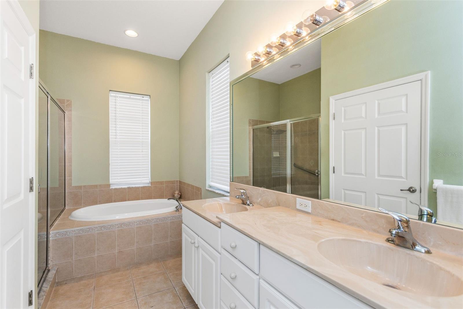 8265 WILD OAKS CIR, LARGO, FL, 33773