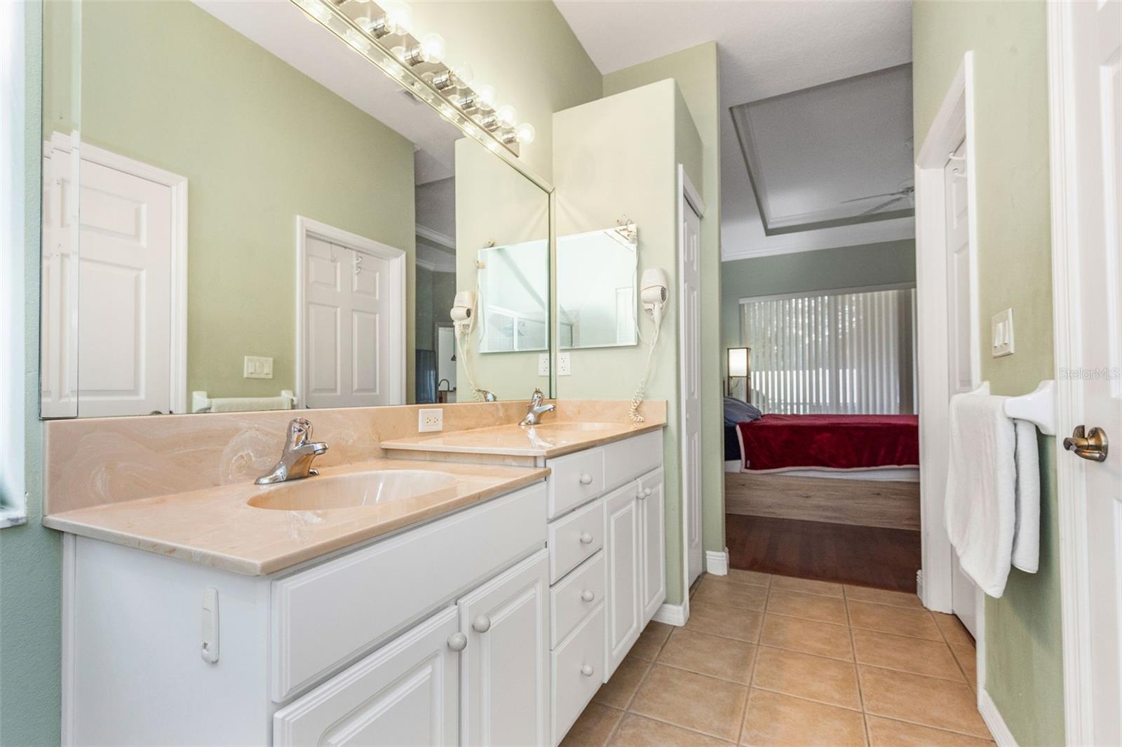 8265 WILD OAKS CIR, LARGO, FL, 33773